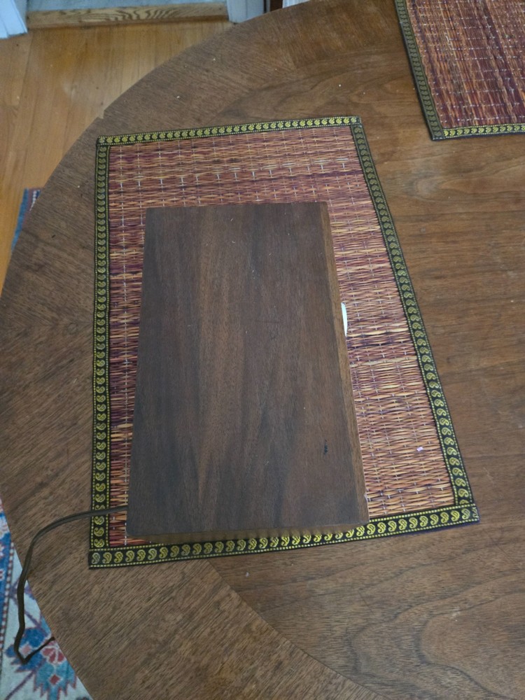 KLH "Model Eighteen" Tuner. Powers up, Needs work