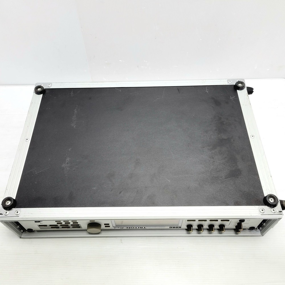 KORG TRITON Rack Synthesizer Fully functional unit Safe delively