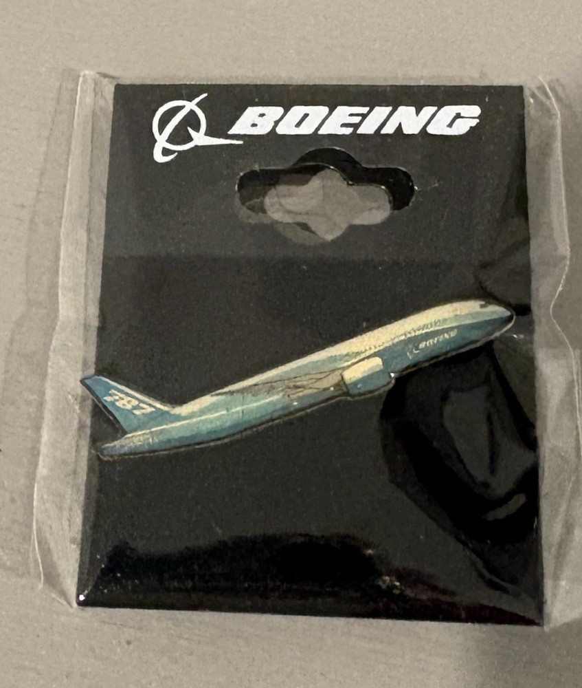 BOEING 787  "SIDE VIEW"  LAPEL PIN