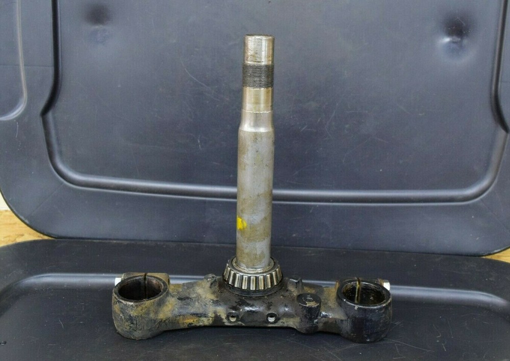 YAMAHA 1978 1979 XS750 FORK TRIPLE TREE STEERING STEM CLAMP UNDER BRACKET