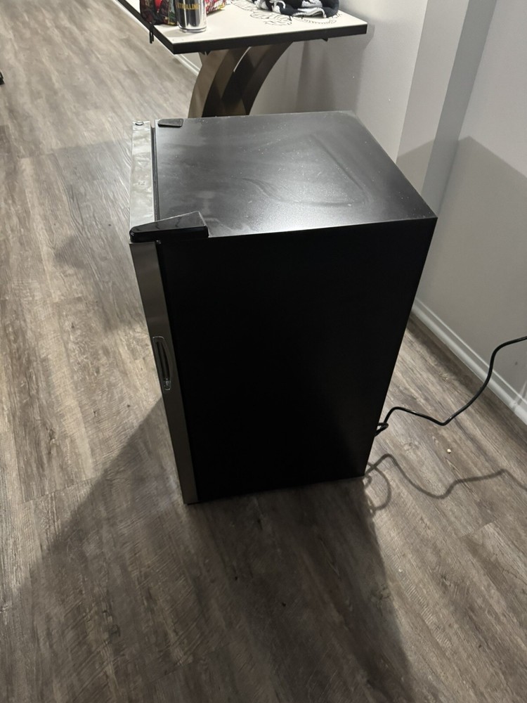 Mini Fridge/Wine Cooler