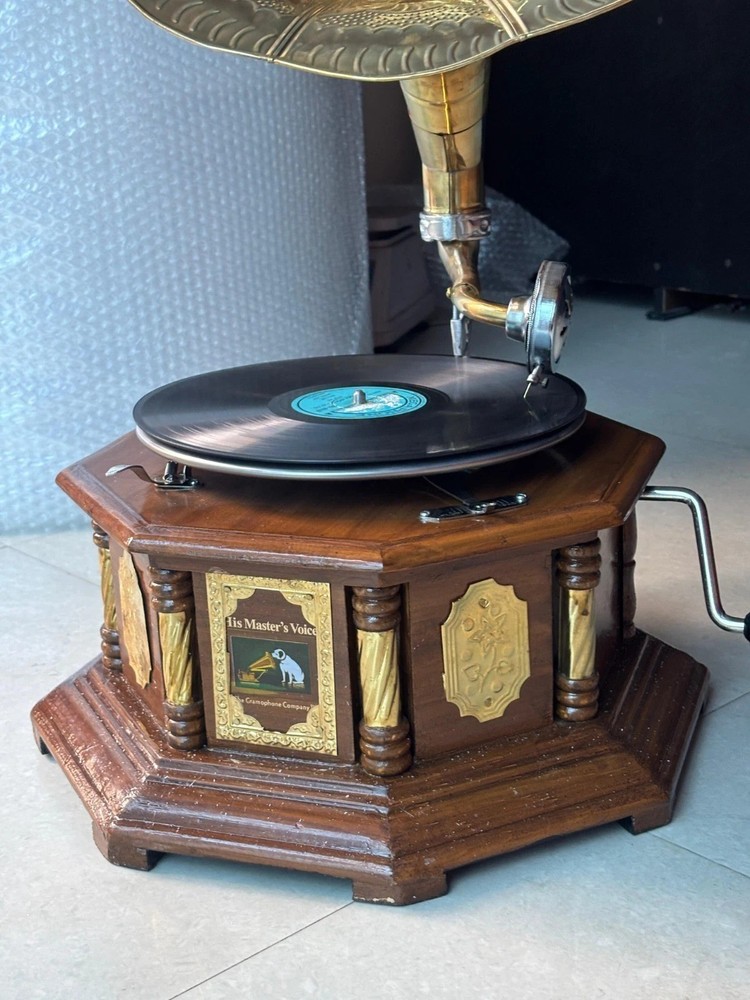 Vintage Look HMV Gramophone Functional Working Phonograph, win-up record player