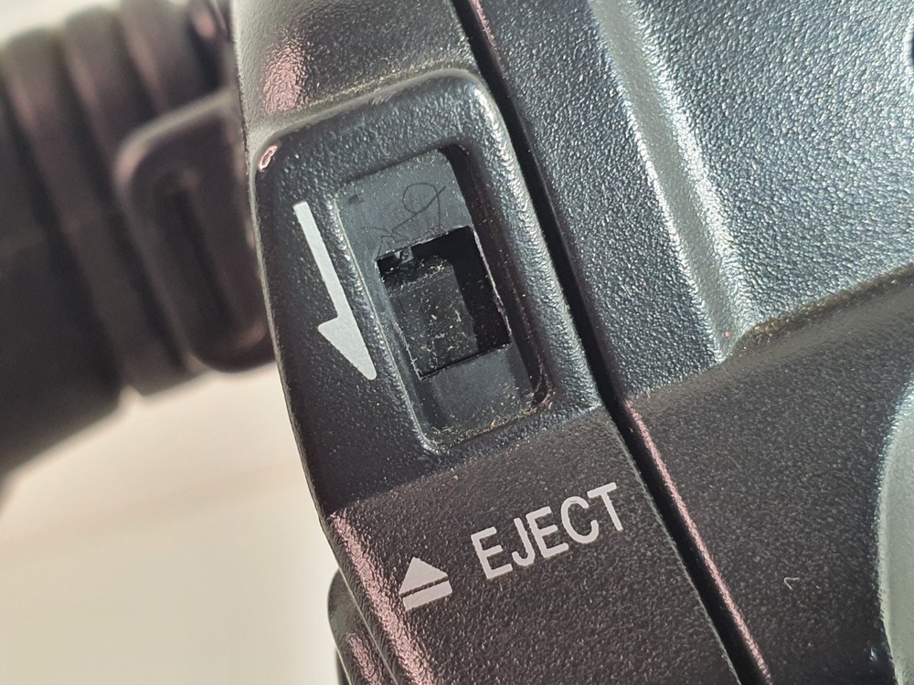 Canon UC3000E Video8 8mm Camcorder - Eject Works - Missing Button - With Charger