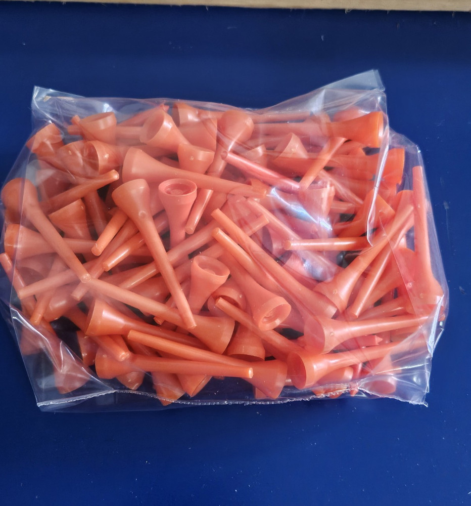100 2" Plastic Golf Tees