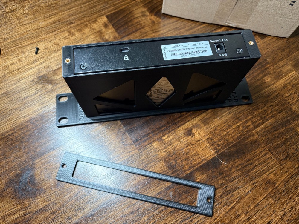 netgear switch GS308EP 10" rackmount (mount only)