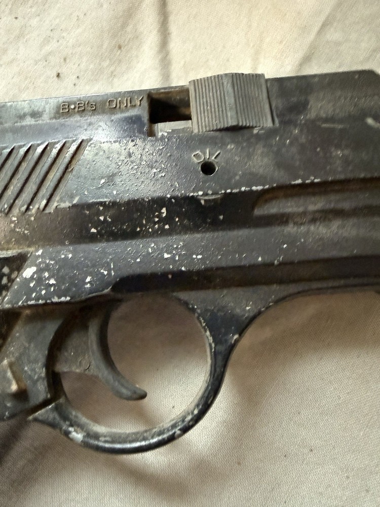 Daisy Model 188 Pistol BB Gun DO NOT KNOW IF FUNCTIONAL.