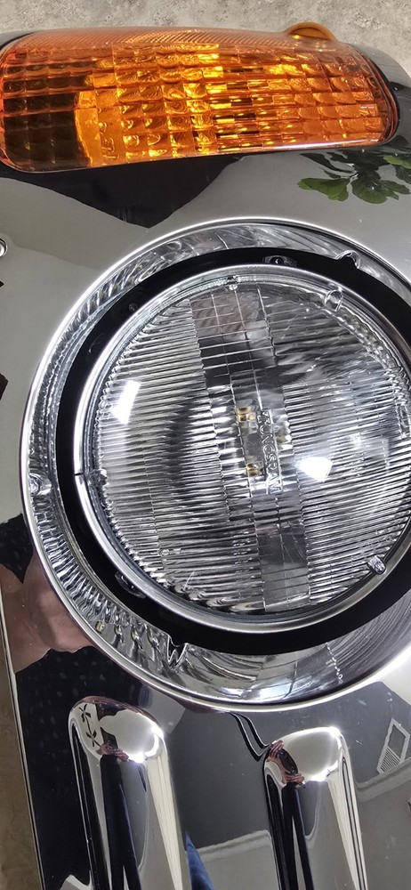 Mack Right Headlamp Part # 25173645