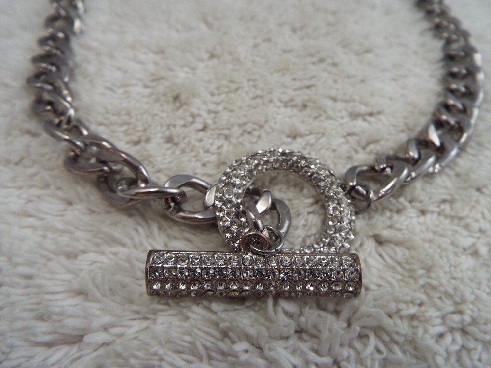 Silvertone Curb Chain Rhinestone Circle Pendant Toggle Necklace (D9)