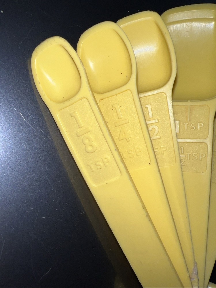 5 Pic Set Tupperware Measuring Spoons Yellow & D Ring