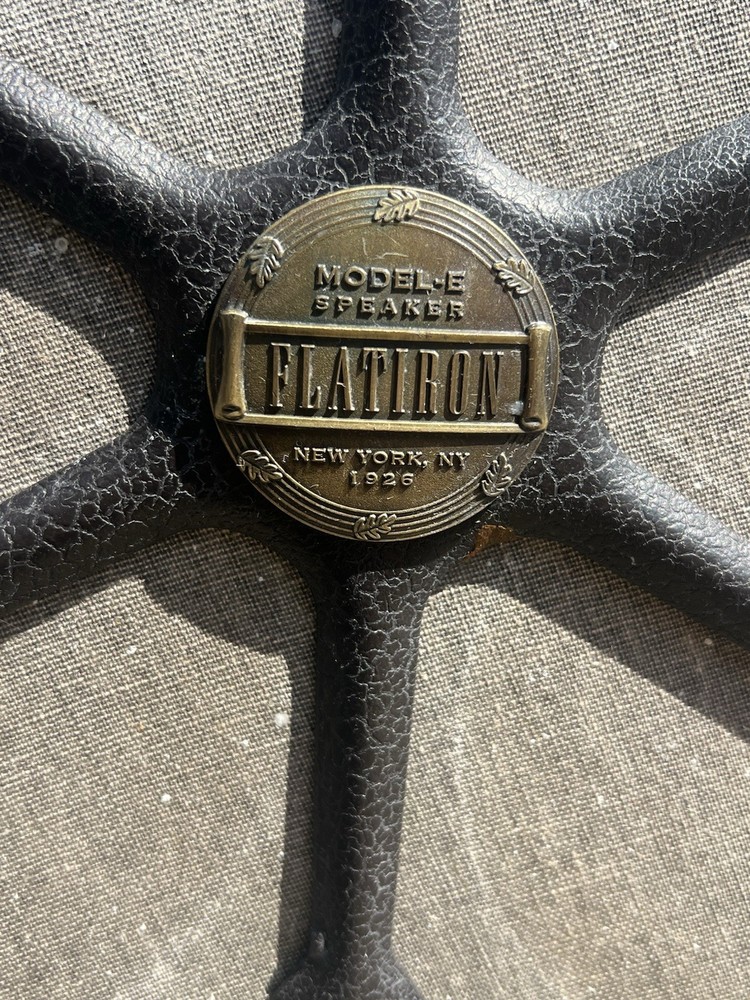 Flatiron Model-E Speaker oval, vintage style Bluetooth, tested and works