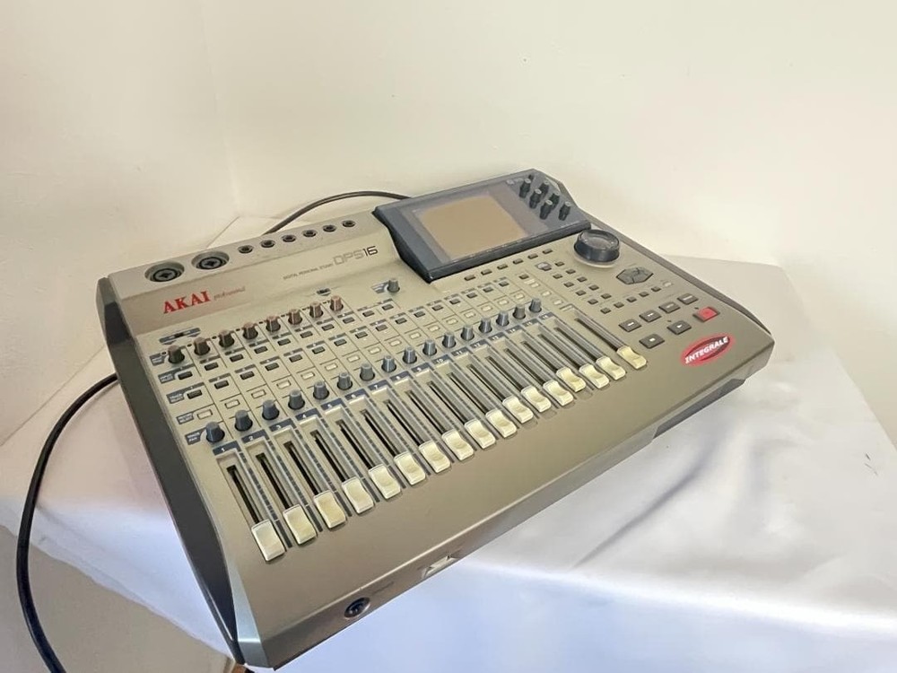 AKAI Professional&Digital Personal Studio DPS16