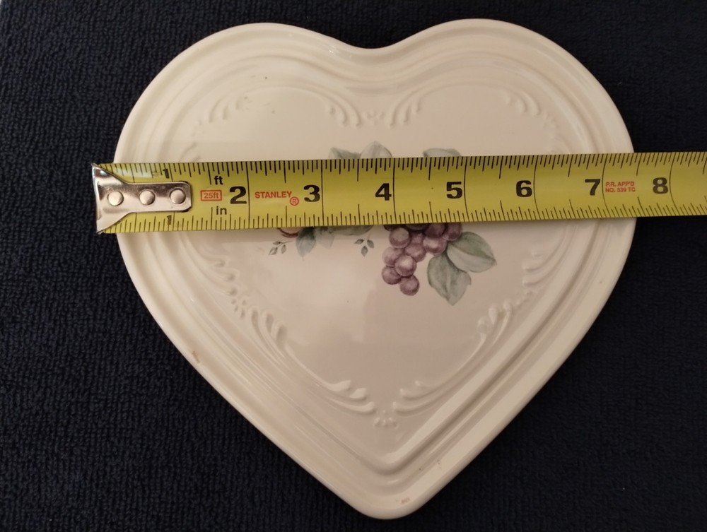 Pfaltzgraff Grapevine Heart Trivet