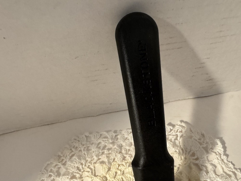 Traditional Griddle Spatula with Plastic Handle
