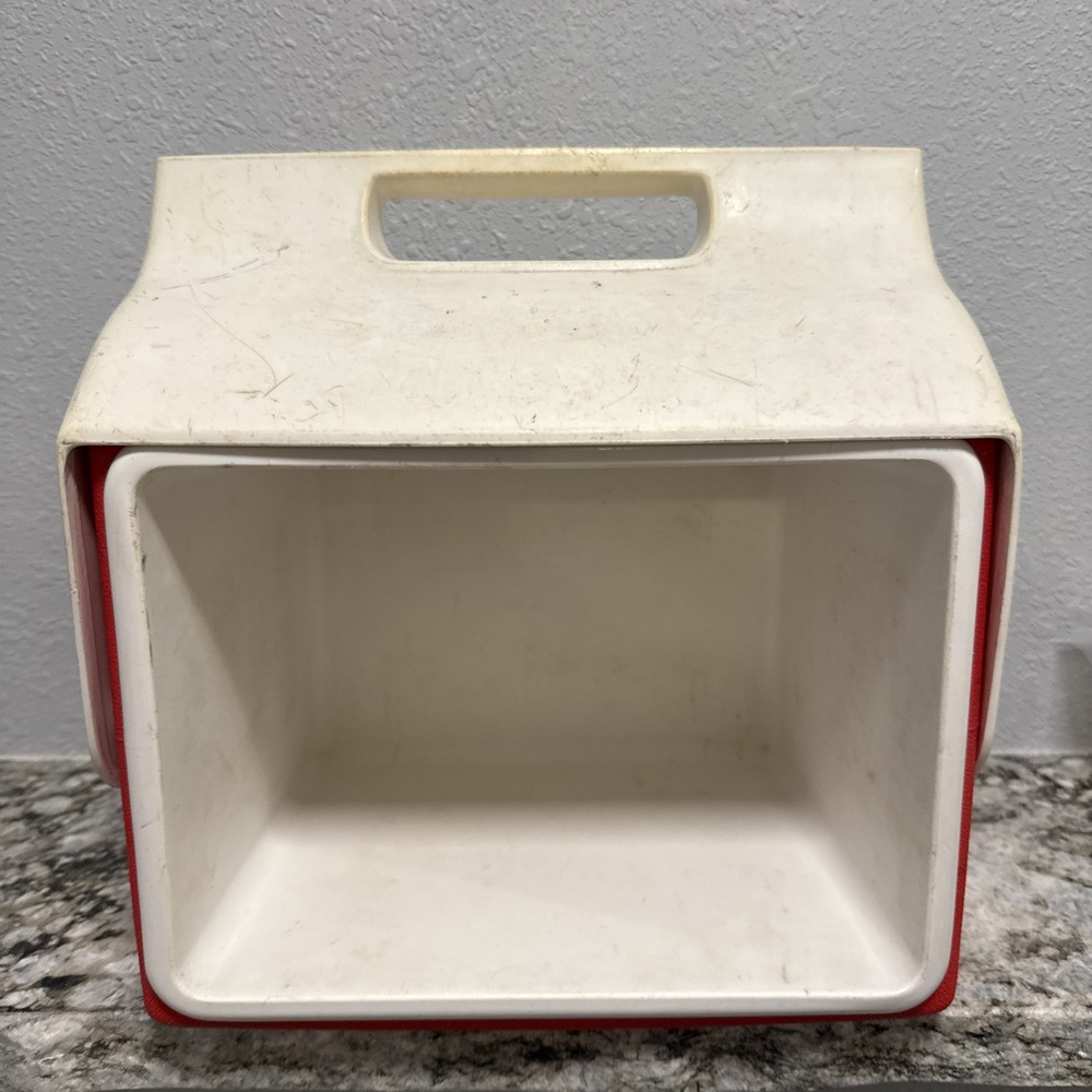 IGLOO PLAYMATE 12 PACK COOLER