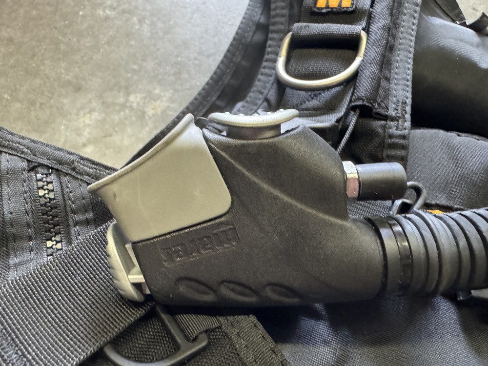 Mares Medium BCD Vector Origin