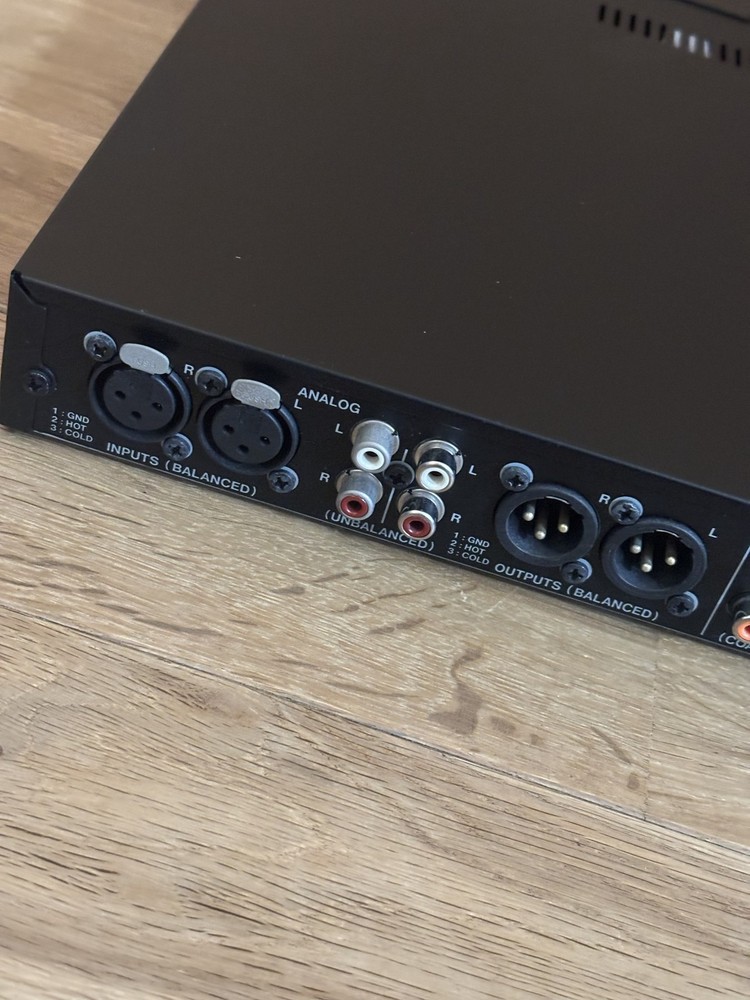 TASCAM SS-R200 Solid State Stereo Audio Recorder w/ RC-SS2 Remote