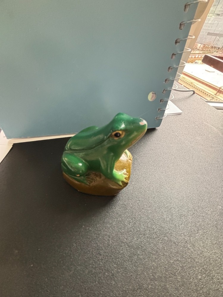 Vintage 2" hard Plastic Green Frog Pencil Sharpener