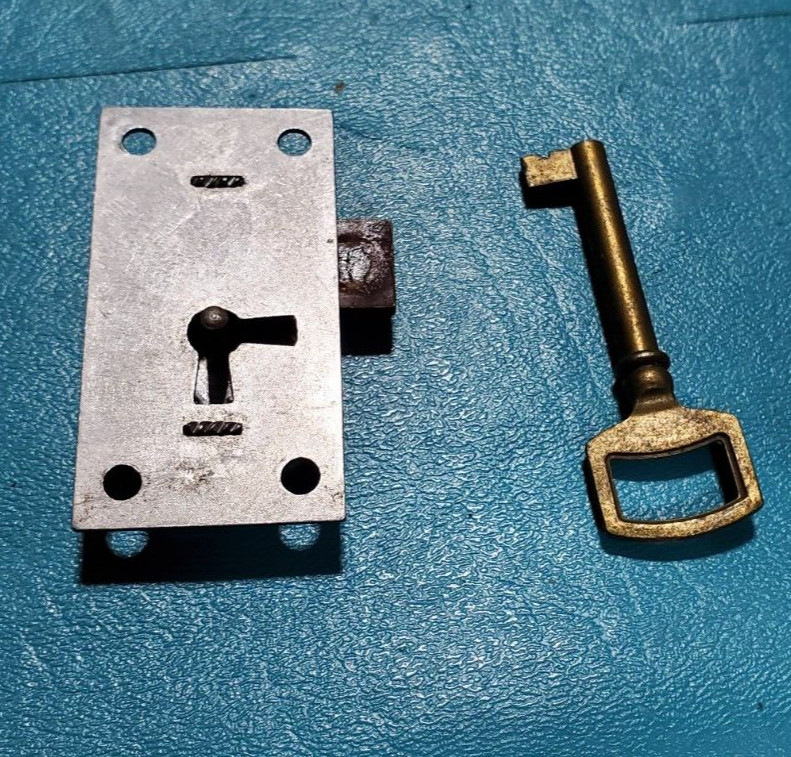 Wardrobe Door Drawer Lock Surface Mounted Yale Skeleton key N.O.S.