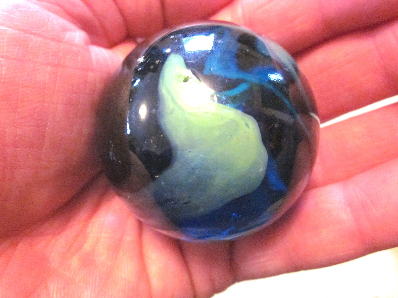 TOE BREAKER 50mm (2") SEA TURTLE clear Blue/Green Marbles glass ball HUGE Swirl