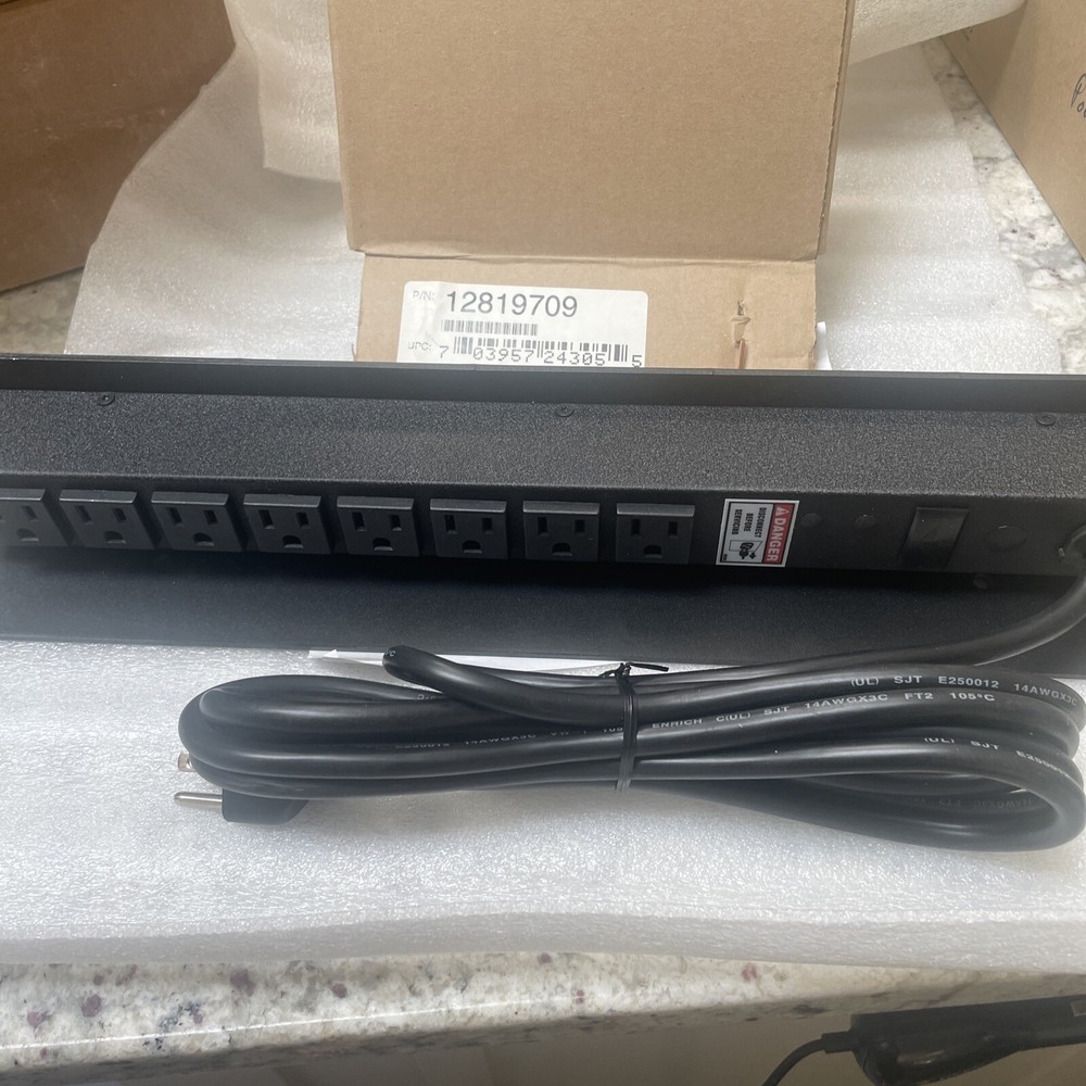 CPI 12819-709VERTICAL MOUNT POWER STRIP FOR UNIVERSAL RACKS