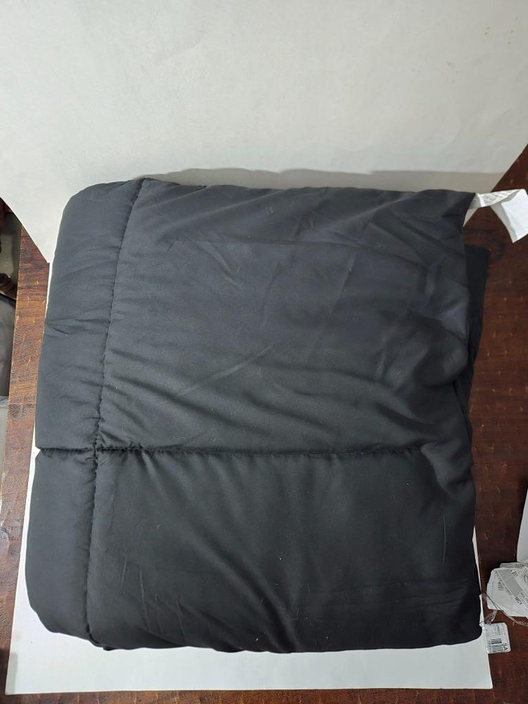 Royal Luxe Color Down Alternative Light Warmth Microfiber Full/Queen Comforter