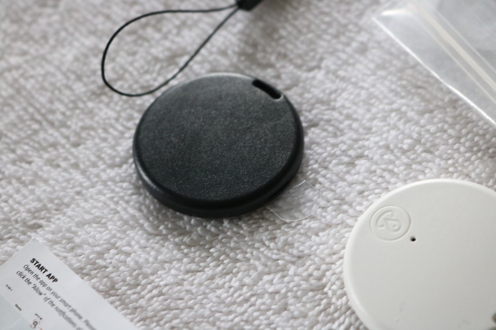 Bluetooth Mini Tracking Air Key Tag Child Pet Finder Tracker Location Device