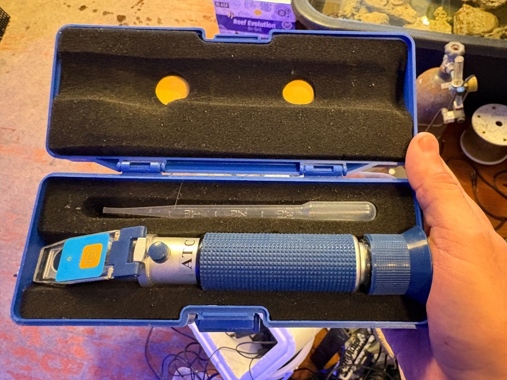 Portable Refractometer with ATC, Accurate Dual Scale Meter