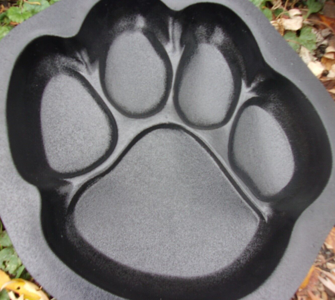 Dog paw print stepping stone mold 12"x12"x2" pro grip slightly textured surface
