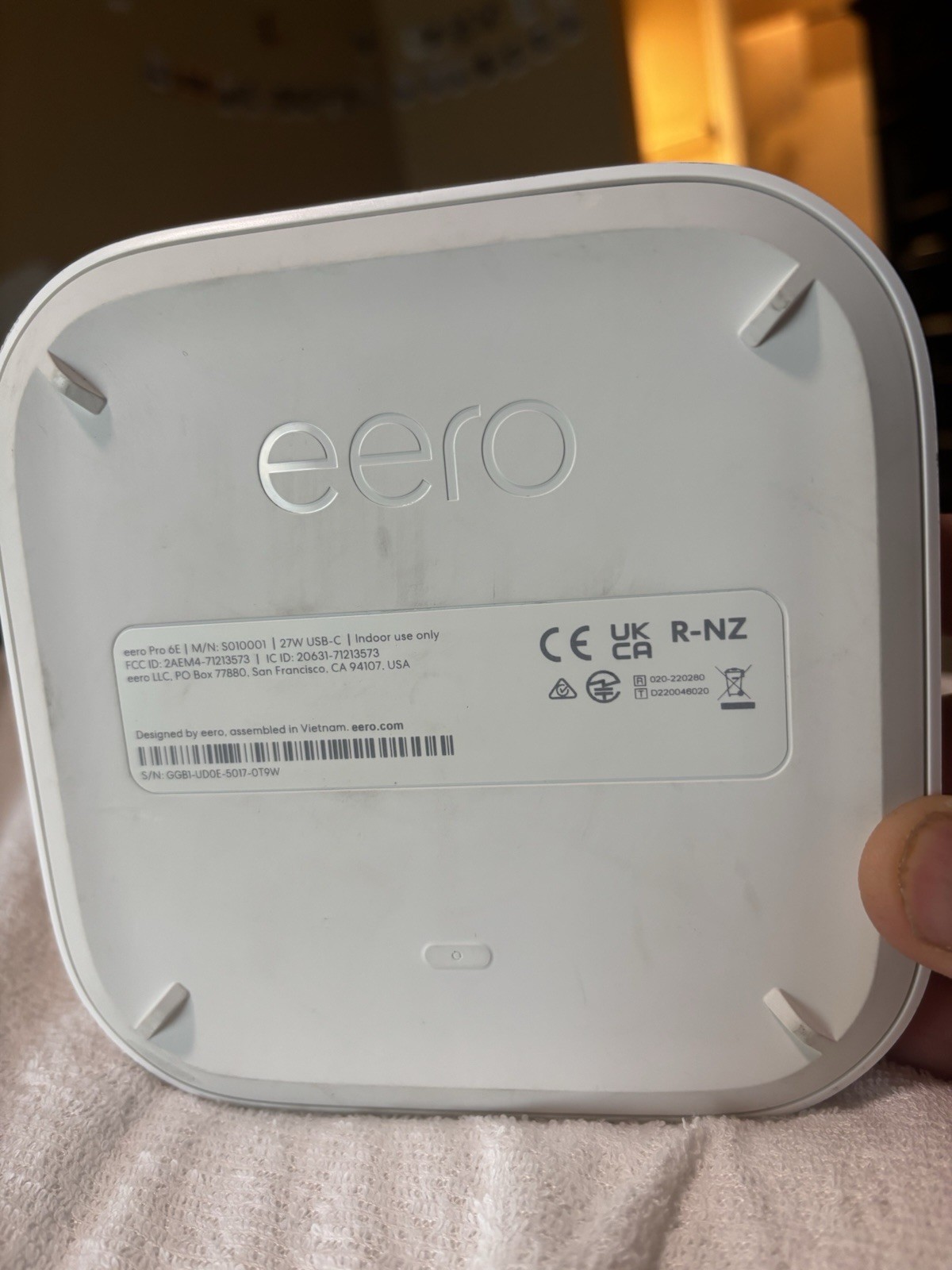 eero pro 6e Tri Band WiFi 6 S010001 Tri Band Mesh Router