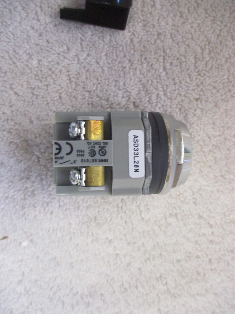 NIB IDEC 30mm Selector Switch ASD33L20N