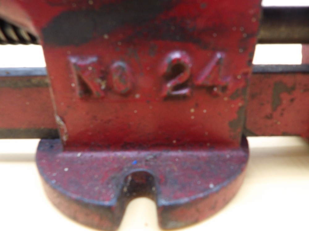 Vintage #24 Solid Base Anvil 3-1/2 Jaws Vise