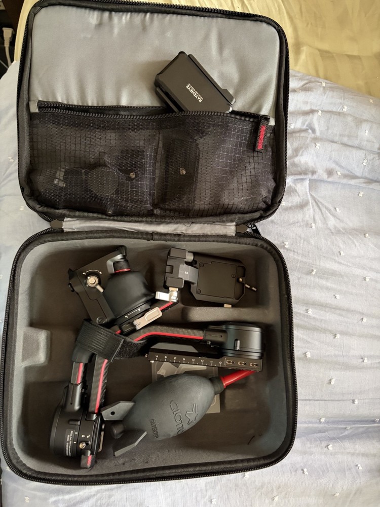 DJI RS 2 Gimbal Stabilizer Pro Combo