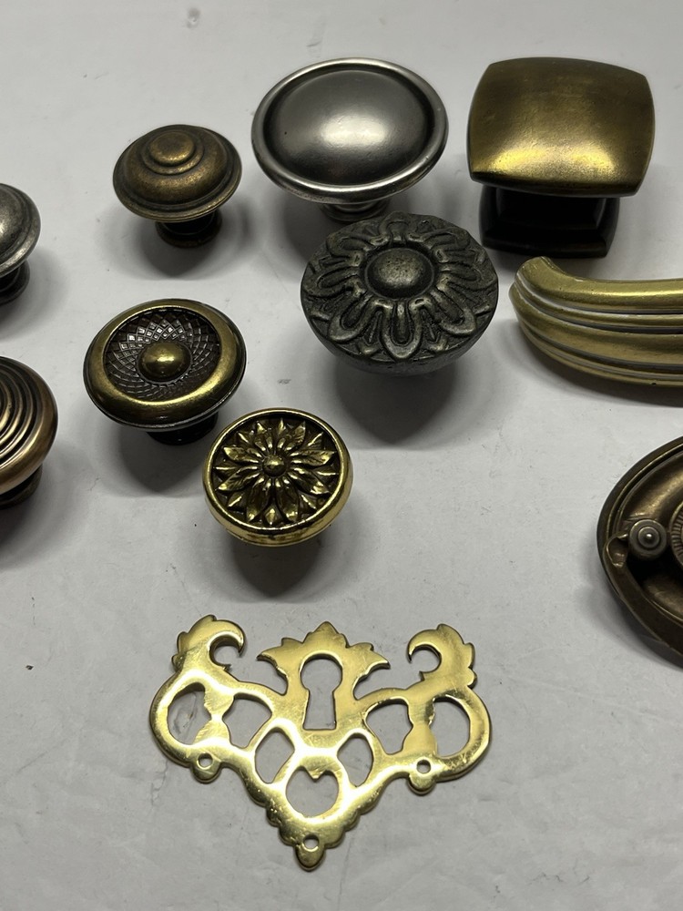 Vintage Lot (14) NOS Miscellaneous Drawer Pulls, Knobs, Etc.