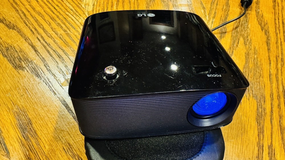 LG MiniBeam Black LED Projector PH150B - Wireless Bluetooth TESTED