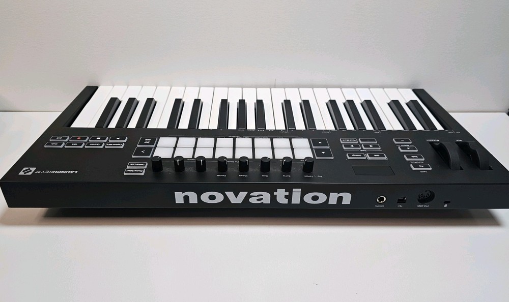 Novation Launchkey 37 MK3 MIDI Keyboard Controller USB Tested Working Used