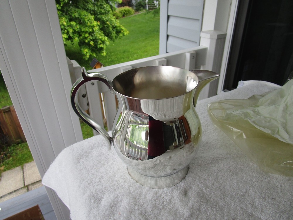 ONEIDA FINE SILVERPLATED [ BENNINGTON BEVERAGE PITCHER ] EARLY AMERICAN COLL