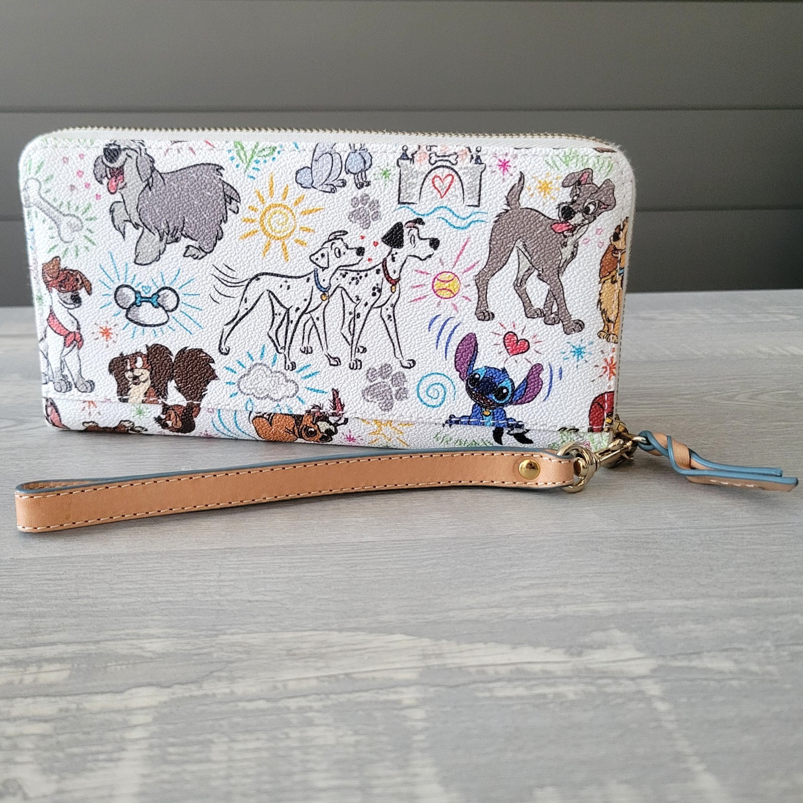 Disney Dooney & Bourke Sketch Disney Dogs Zip Wallet Wristlet Carried Once EUC