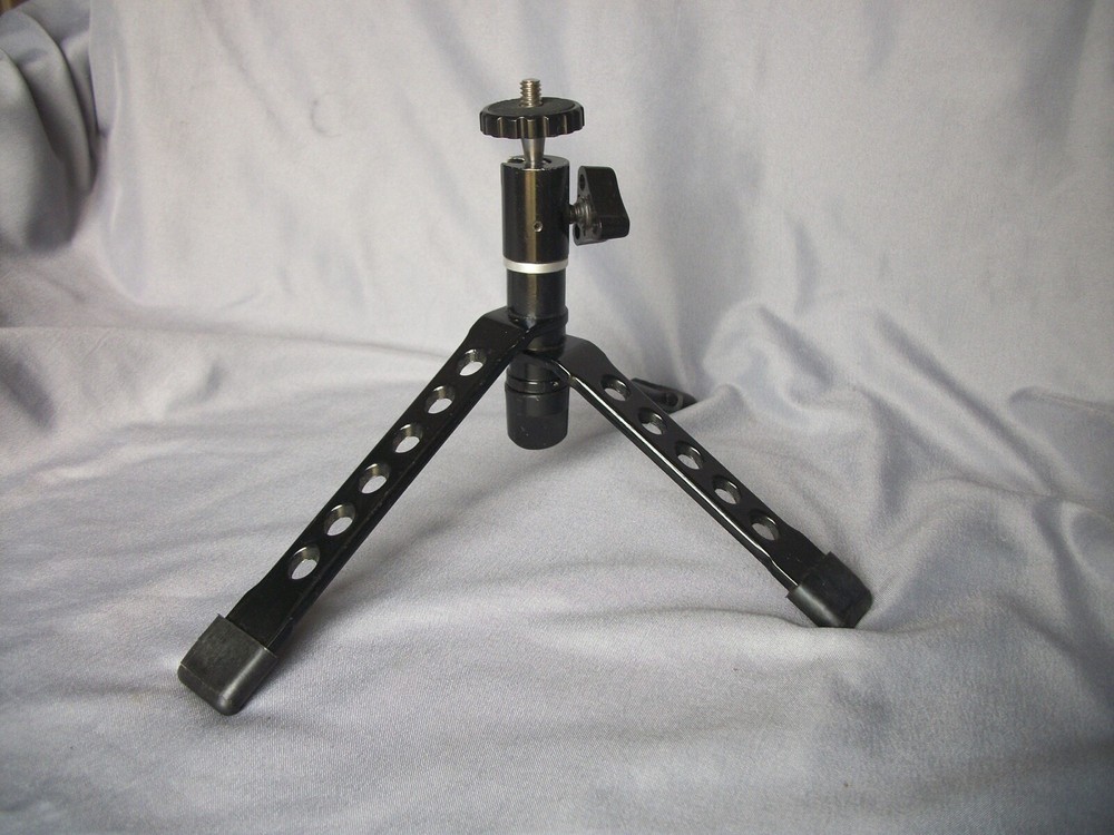 STAR-D FOLDING POCKET VACATION CAMERA TRIPOD WITH ADJUSTABLE HEAD MINT CONDITION