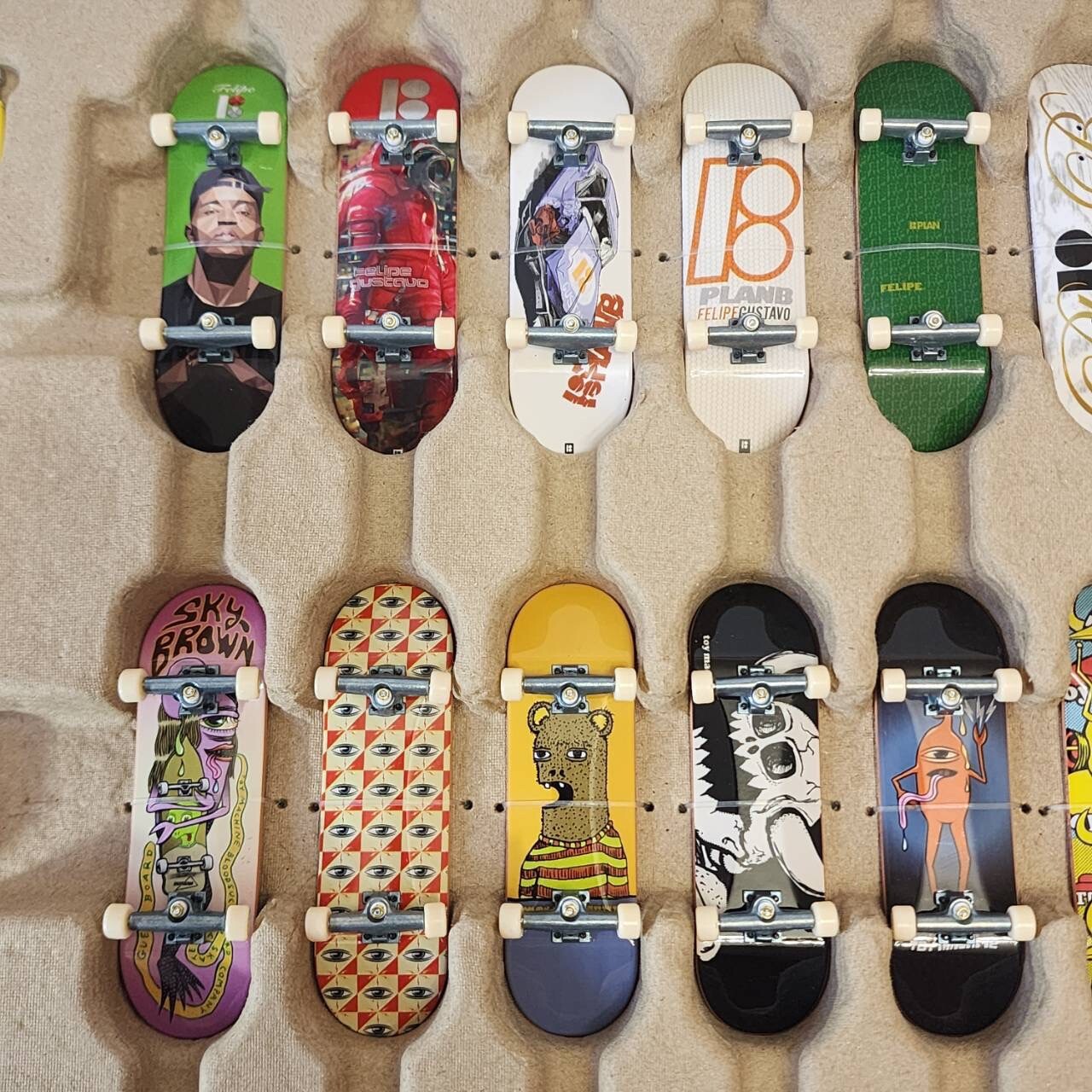 Tech Deck Ultra Pro Bonus 20-Pack Plan B Toy Machine Felipe Gustavo Sky Brown