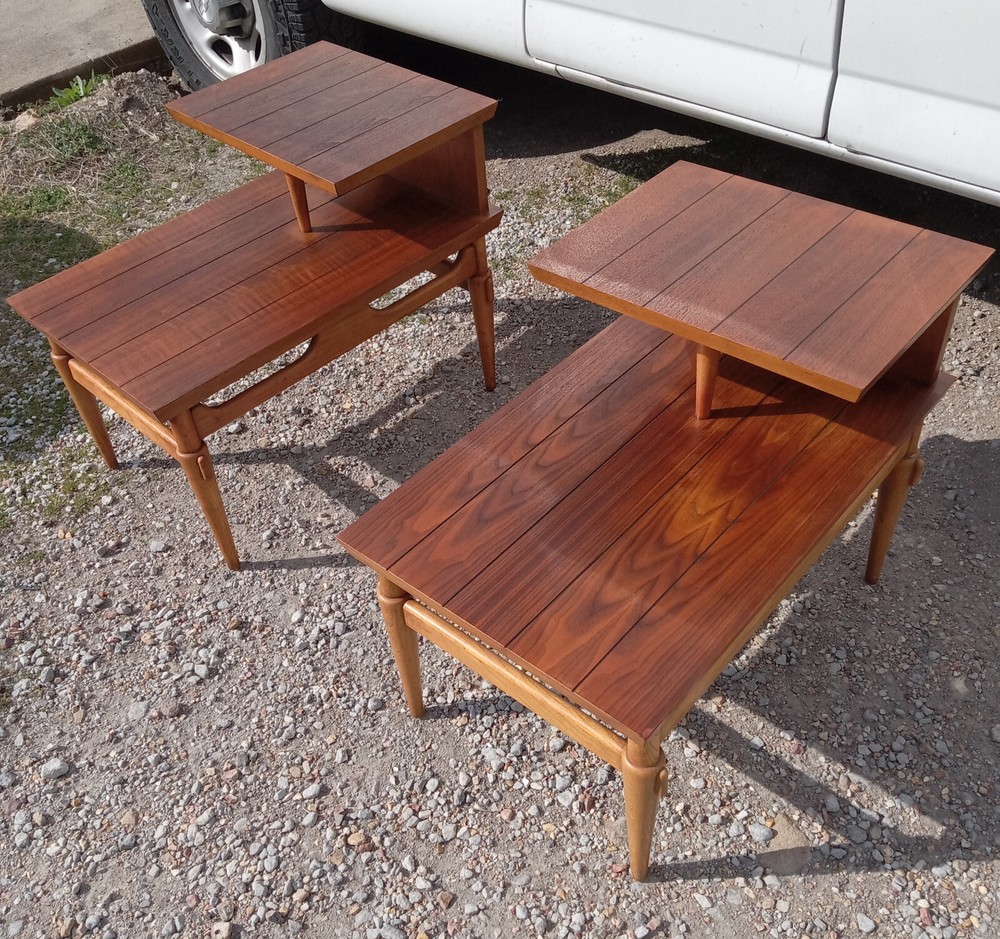 Mid Century Lane Walnut Step End Table /  ( 1 table)     (SET-8)