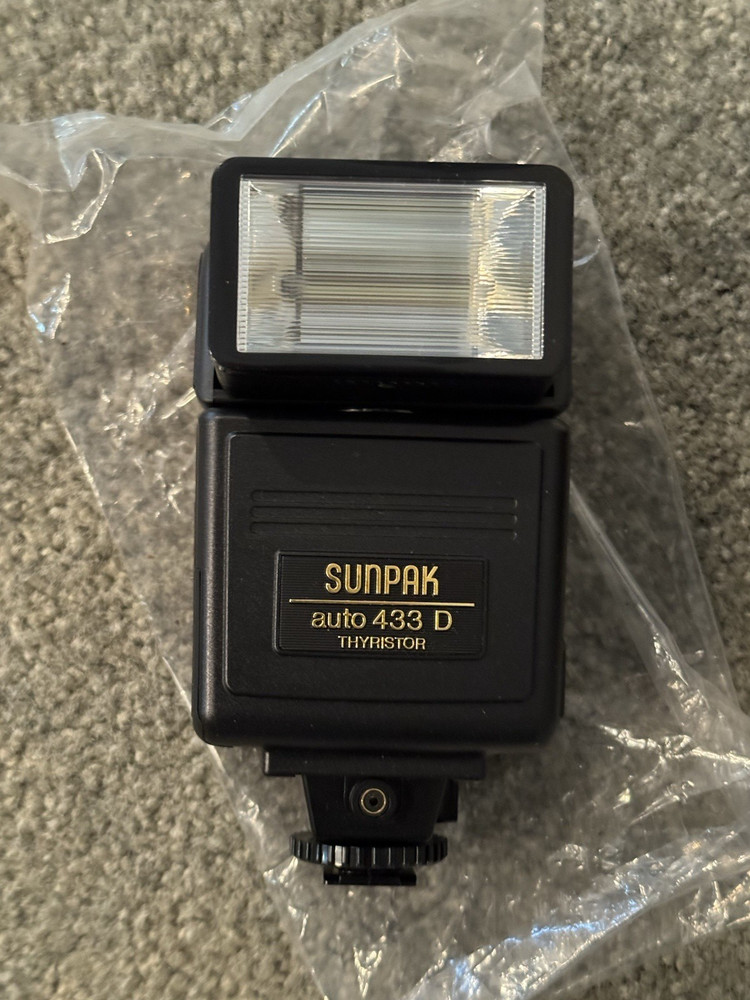 Thyristor ~ SUNPAK auto 433 D ~ Nikon Dedicated Shoe Mount Electronic Flash