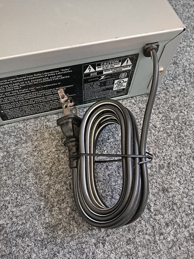ZENITH XBV443 DVD/VCR Combo Player