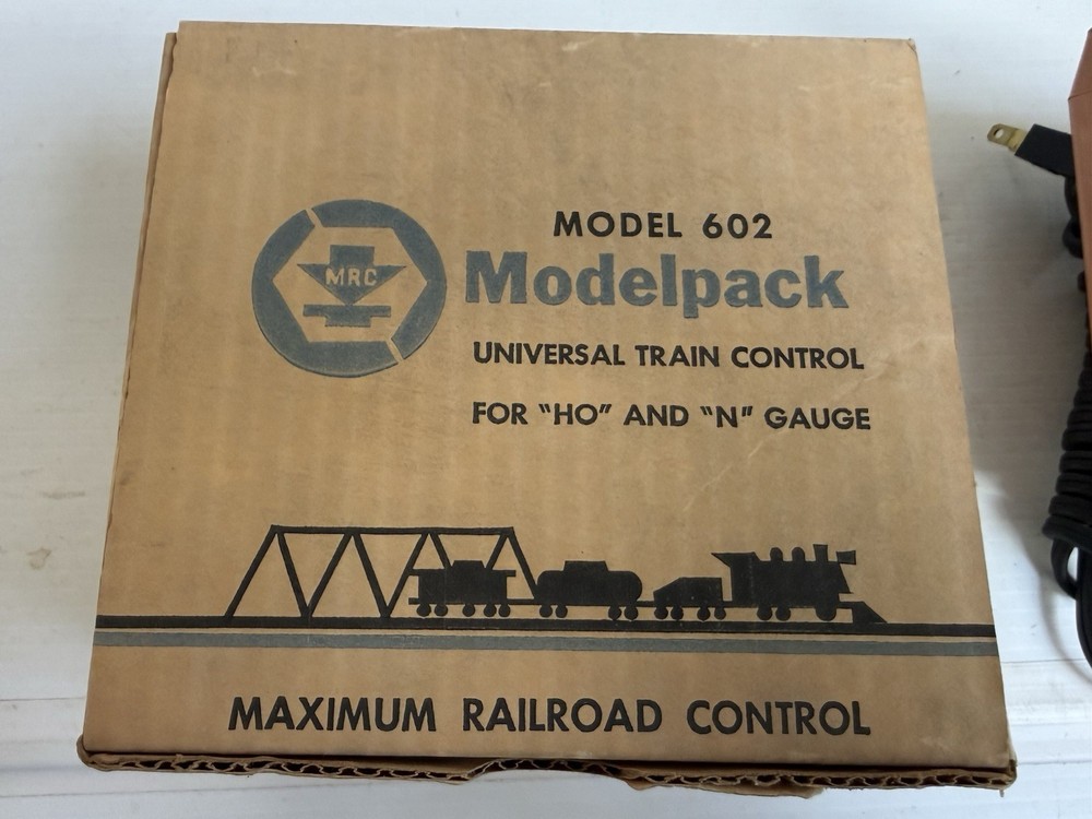 MRC 602 ModelPack HO & N Gauge Throttle Power Pack w/ Reverse Loop Control USED