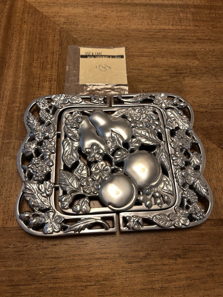 Lenox Expandable Trivet Serveware