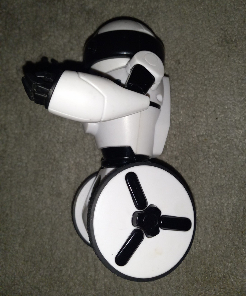 WowWee Mip Robot WHITE Interactive 0820 NO REMOTE