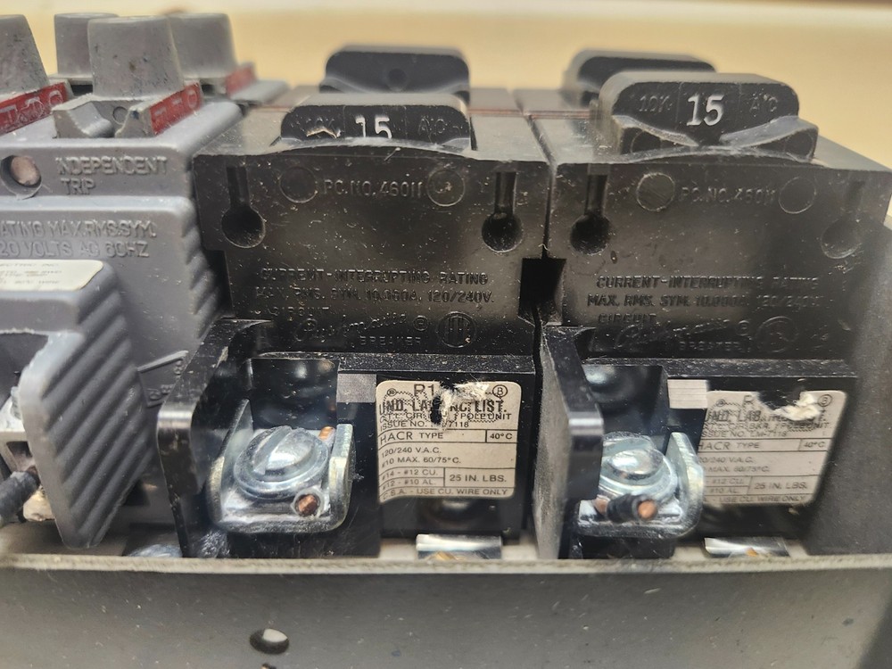 ITE / Siemens Pushmatic Load Center With Assorted Breakers P/N: 52851