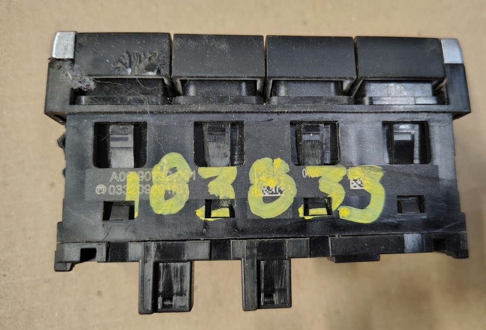 A06-90732-001 MODULE-MODULAR SWITCH FIELD, 4 SWITCH RECEPTACLE, CHROME, P4