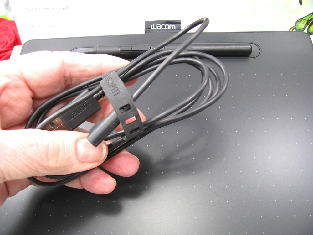 WACOM INTUOS CTL-6100WL, M Wireless Bluetooth/ USB Graphics Drawing Pad, PC/ Mac