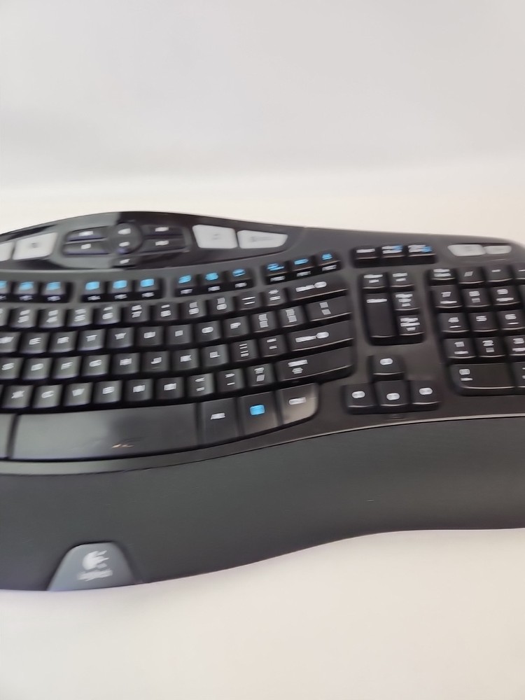 Logitech MK550 Wireless Wave Keyboard Mouse Combo W/ Box.