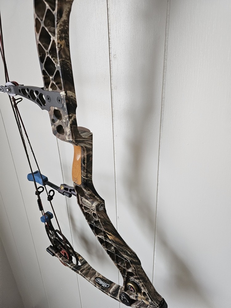 Mathews Z7 Compound Bow